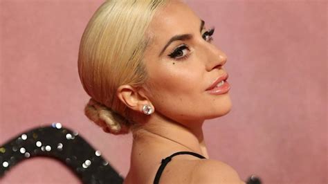 sexy pictures of lady gaga|Lady Gaga causes a stir with very cheeky bikini photo。